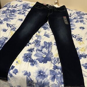 Levi's Women's Midnight Blue Skinny Jeans